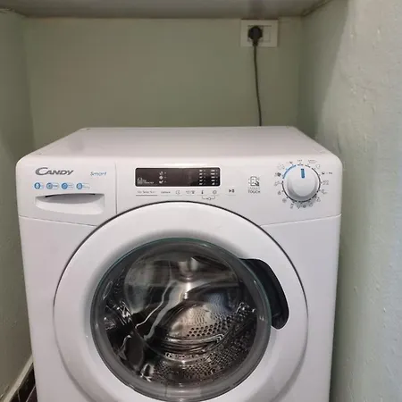 Edis's Corner شقة تيرانا