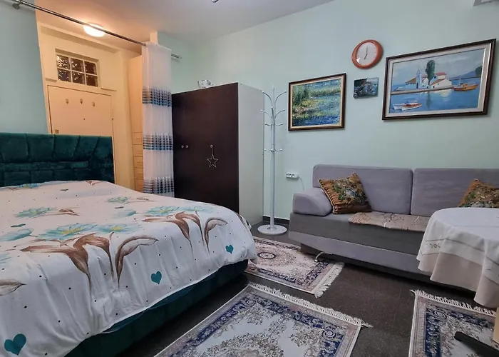 Edis's Corner Apartment