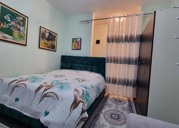 Edis's Corner Apartment *