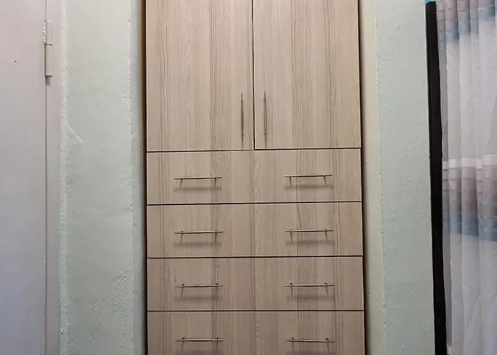 Edis's Corner Τίρανα