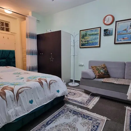 Edis's Corner Apartment